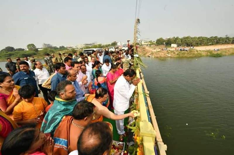 Telangana CM KCR to perform Jala Harathi to Mid Manair