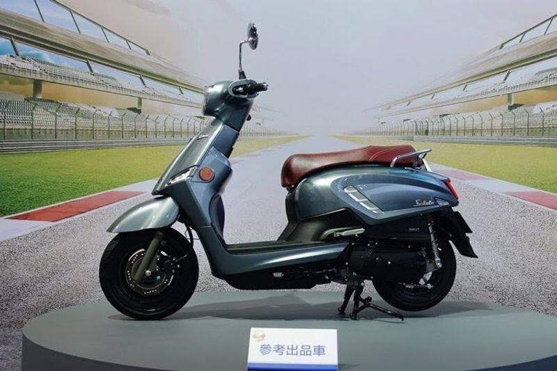 Suzki unviel Vespa competitor saluto scooter in Taipei Motor Show