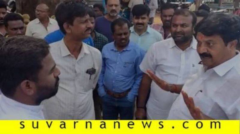 BJP Expelled Leader Kaviraj Threatened to Municipal Officer in Hosapete