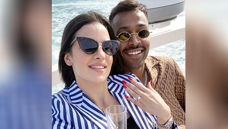 Hardik pandya gets engaged with actress natasha stankovic