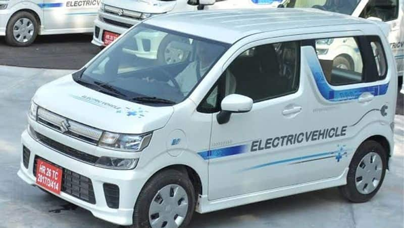 Electric vehicle Battery import duty should reduce:CII