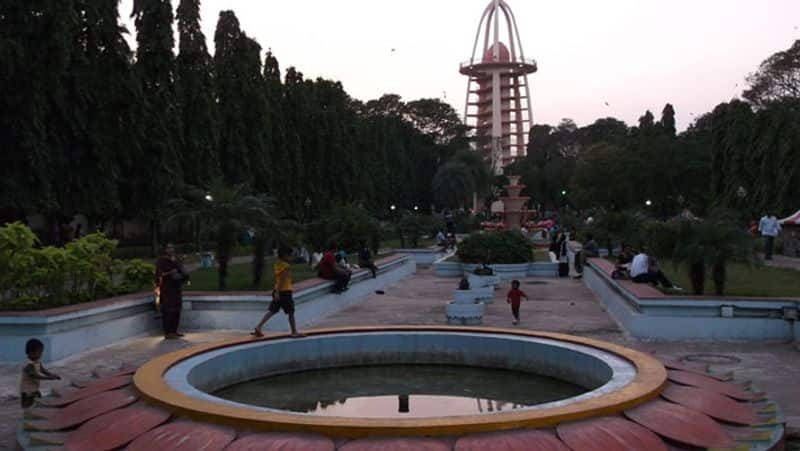 Anna Nagar tower Park Romantic couples who make a bed