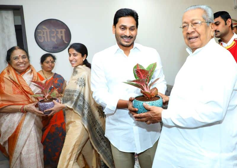 AP CM YS Jagan Meets Governor Biswa Bhushan  Harichandan