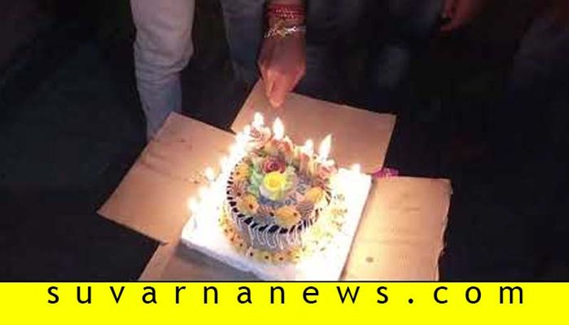 Friends Threw Surprise Party After Woman Gets Divorce roo