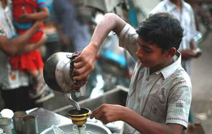 Murshidabad Student: শিকেয় পড়াশোনা, নাবালক পড়ুয়া লকডাউনের ফেরে আজ হকার