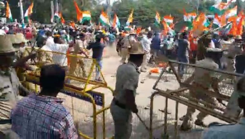 Lathi charge in caa nrc supporting rally at kolar