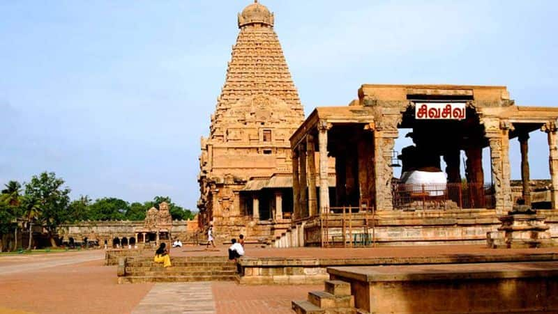 thanjai big temple...lovers miss behave...Devotees complain