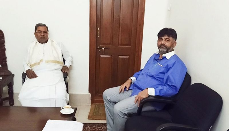 dk shivakumar meets opposition Leader siddaramaiah In Bengaluru