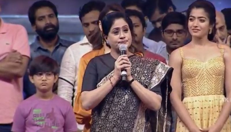 Vijayashanthi speech at Sarileru Neekevvaru Mega super event