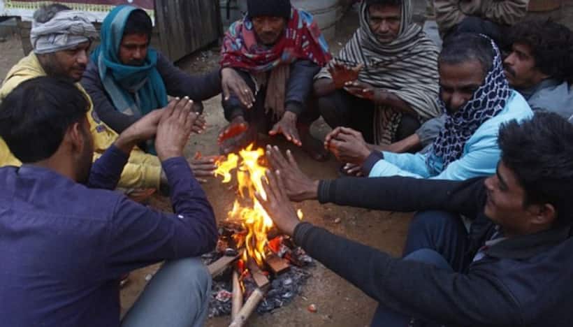 उत्तर भारत में फिर बर्फबारी और बारिश ने बढ़ाई ठंड