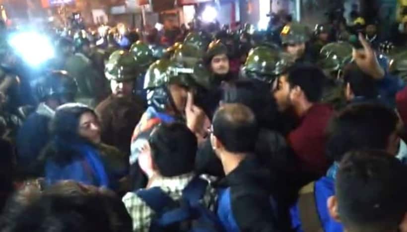 गणतंत्र दिवस पर जबलपुर में भिड़े सीएए के समर्थक और विरोधी, तनाव