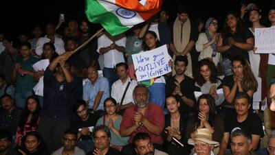 JNU में छात्रों की पिटाई पर भड़का बॉलीवुड, तापसी से दीया मिर्जा तक इन सेलेब्स ने किया प्रदर्शन