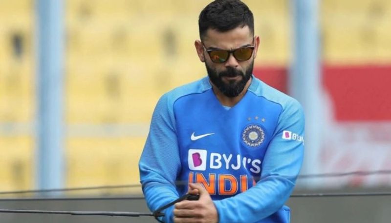 Fans slam virat kohli for changing bating order against Australia odi