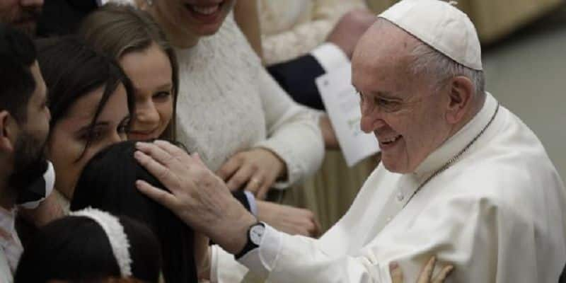 Pop francis kiss a girl