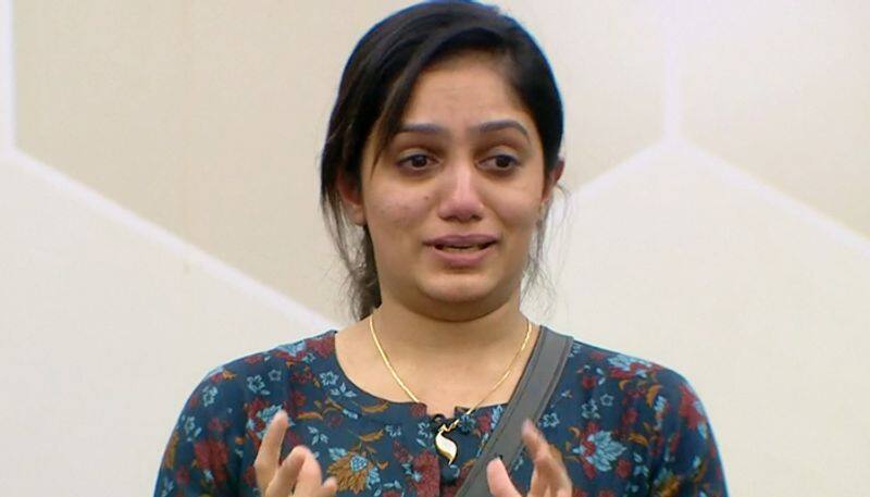 arya breaks down when remembering her father in bigg boss 2