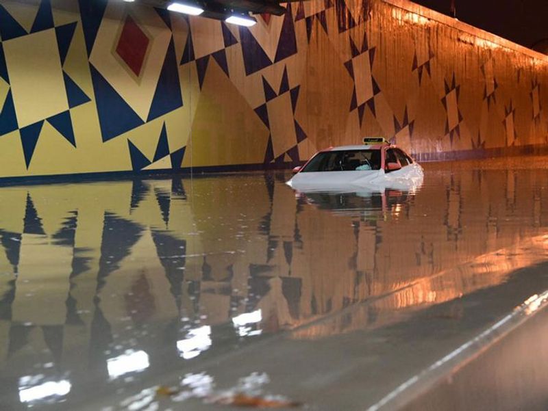 Rain brings UAE traffic to a standstill