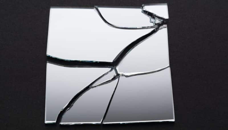 know why you should never keep broken mirror in your house as per vastu in tamil mks