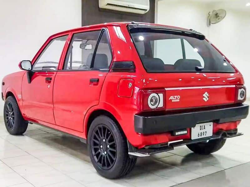 Retro 1984 Maruti 800 car restored with modern touch