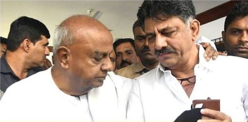 DK Shivakumar Blessed By HD Devegowda 1985 Election