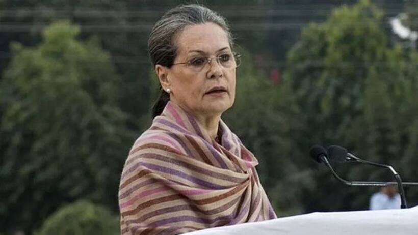 वरिष्ठ छोड़ रहे हैं मैदान, तो भाजपा की तर्ज पर युवाओं में दांव खेल रही है कांग्रेस