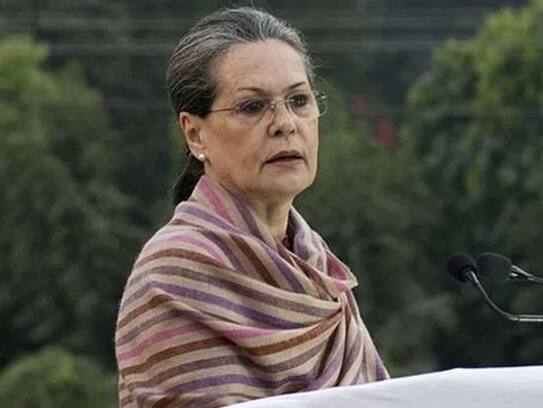 Guha who opposes CAA, praised Modi and Sonia, Rahul stood in the dock