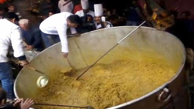 Himachal: Chefs prepare 1,995kg of Khichdi on Makar sankranti, set world record