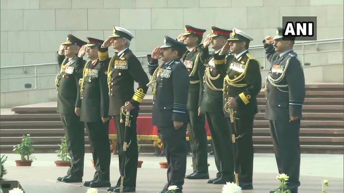 Army Day: কেন ১৫ জানুয়ারি পালিত হয় সেনা দিবস, এদিন শুভেচ্ছা বার্তা পাঠান প্রিয়জনকে, জেনে নিন কী বার্তা দেবেন