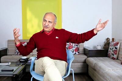 पिछले पांच साल में और गरीब हो गए दिल्ली के डिप्टी सीएम सिसोदिया, हाथ में न कैश न कोई गाड़ी