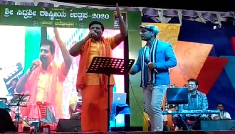 Dr. Shivakumar Swamiji Sung Folk Song in Siddashree National Festival