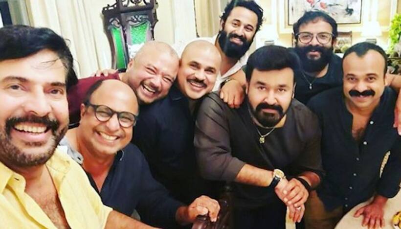 Mohanlal Mammooty take selfie with Dileep, Jayaram and other stars of Mollywood