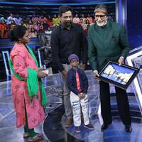 Paa in reel meets real: Amitabh Bachchan greets Shreyash suffering from Progeria