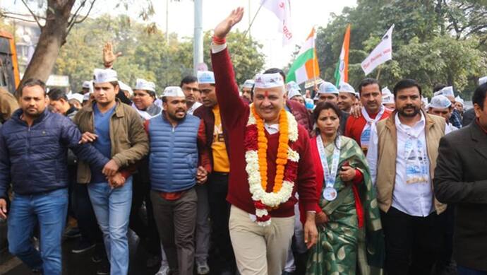 दिल्ली विधानसभा चुनाव: डिप्टी CM मनीष सिसोदिया ने पटपड़गंज सीट से नामांकन पत्र किया दाखिल