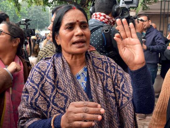 Congress will field Nirbhaya's mother against Kejriwal in Delhi!