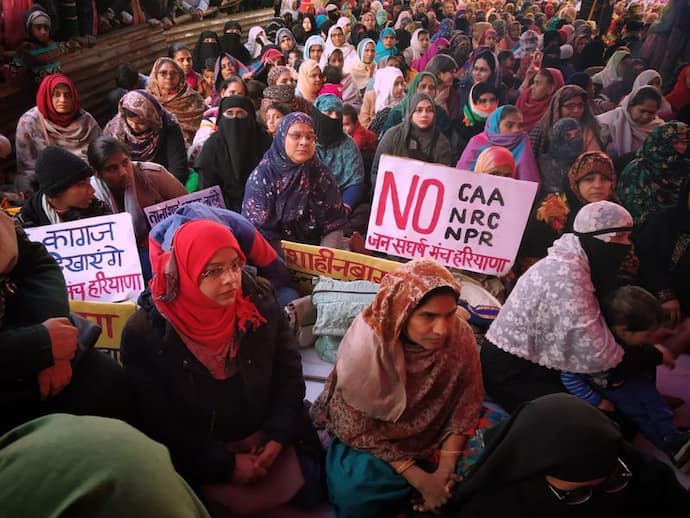 নাগরিকত্ব আইন বিতর্ক নিয়ে রমরমিয়ে ব্যবসা, সমর্থন থেকে বিরোধ কোনওটাই বাদ যাচ্ছে না