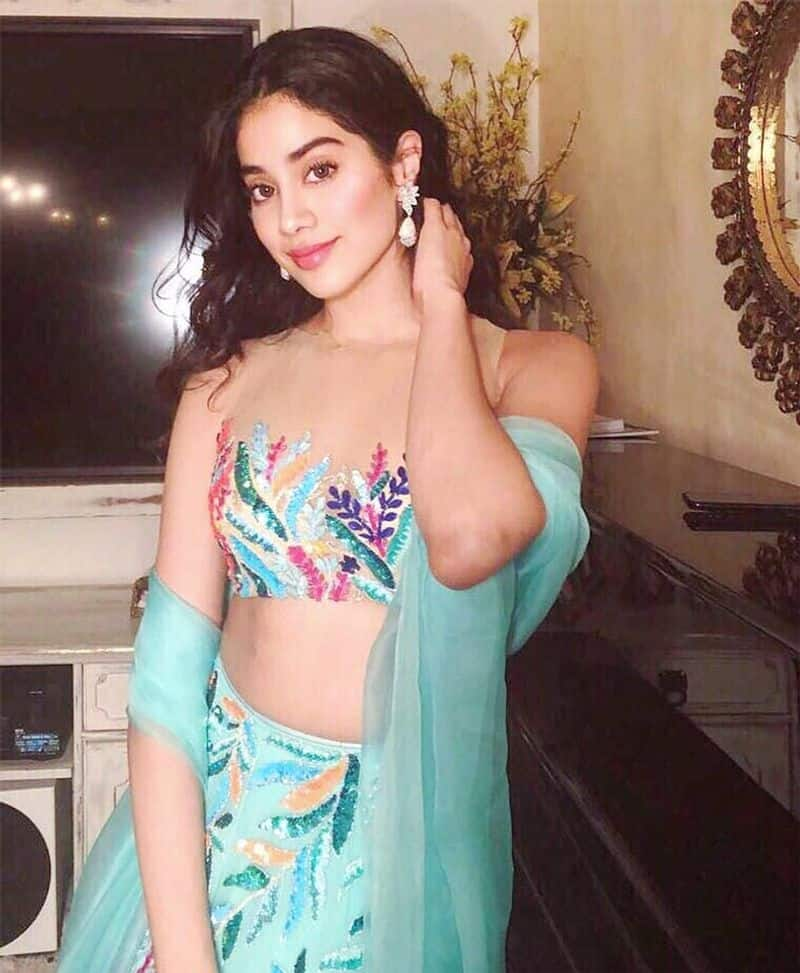 Sridevi Daughter Janhvikapoor Hot Red Saree Photos Going Viral