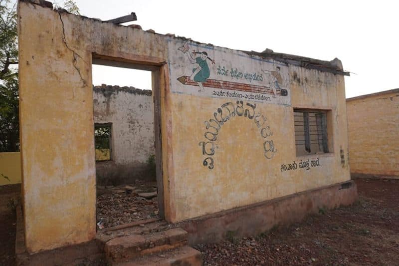 Kannada movie 3rd class team adopts government school in Badami taluk karalakopaa village