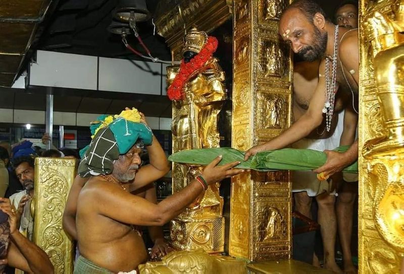 tamilnadu deputy cm paneer selvam at sabarimala