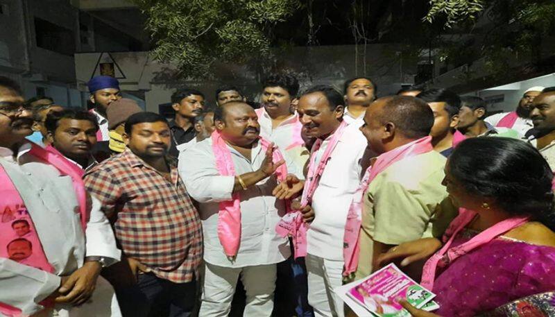 Former ZPTC and BJP Leader Shekar Joins TRS at Karimnagar