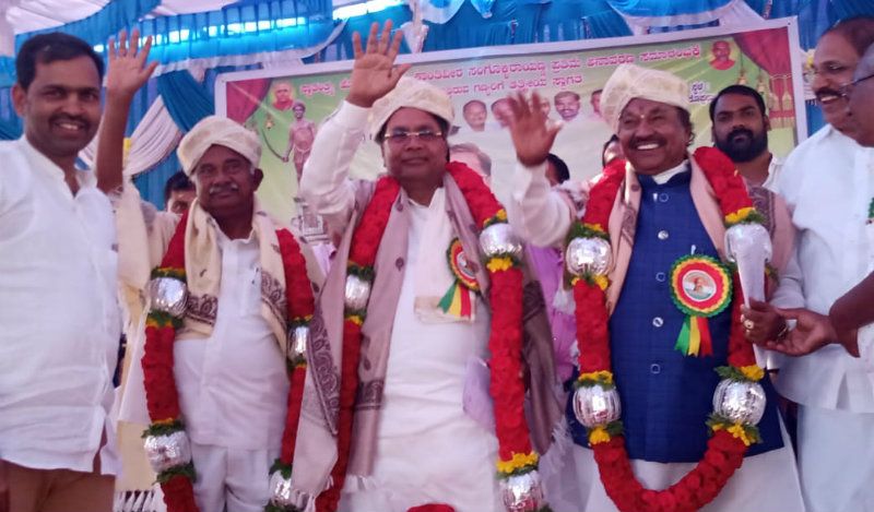 congress leader siddaramaiah and bjp ks eshwarappa and H Vishwanath on One Stage at Mysuru