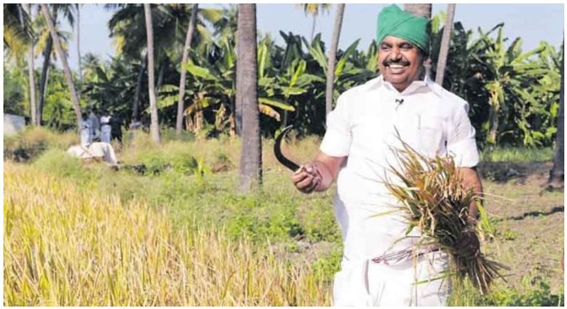 Poet thamarai greets cm palanisamy