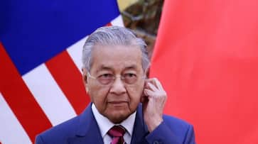 Pakistan's PM Niazi gets a shock, Malaysia's PM Mahathir resigns