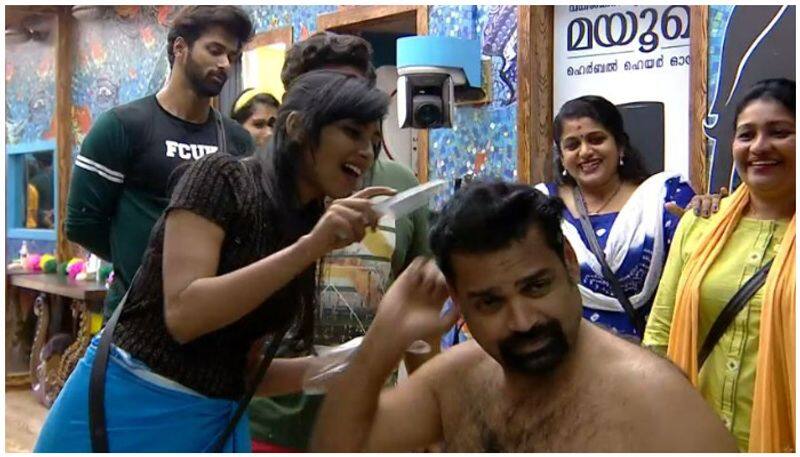 lovestory of Pradeep Chandran and Reshma in bigg boss