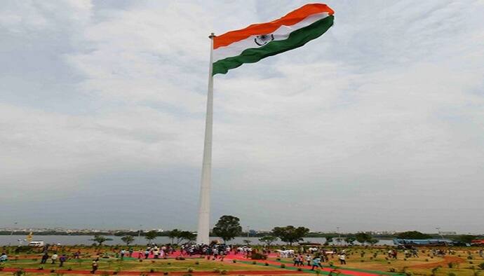 MHA advisory for Nation Flag: राष्ट्रीय ध्वज संहिता का करें पालन, कागज के झंडे न फाड़े जाएंगे न जमीन पर फेंके