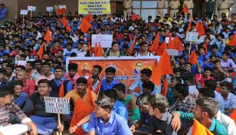 ITI Students Held Protest in Bagalkot