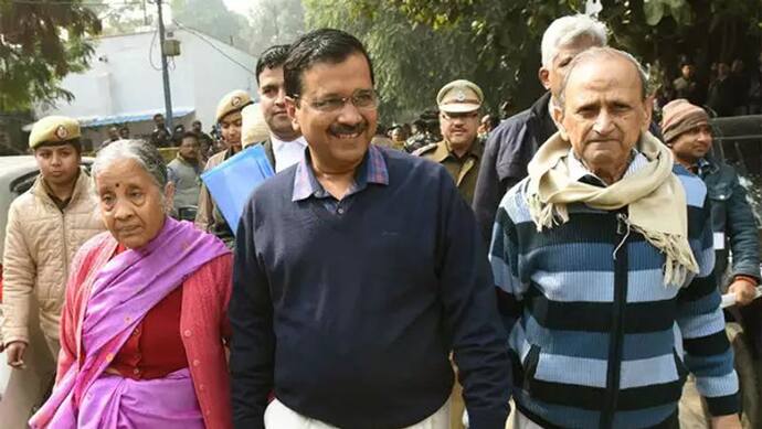 लोकल टीवी चैनल के मालिक से लेकर वकील और टीचर तक....केजरीवाल के खिलाफ उतरे 65 उम्मीदवार