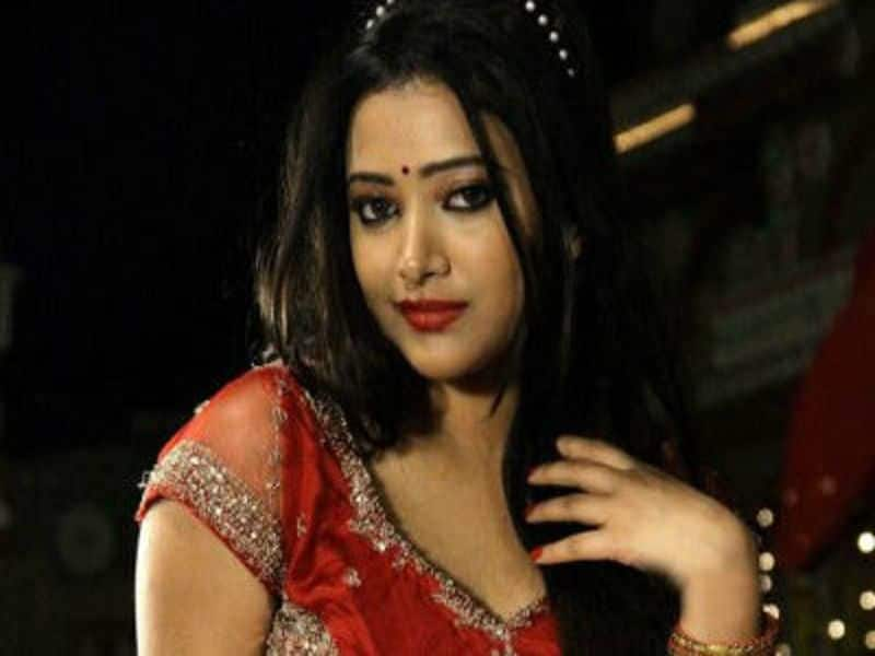 Actress Shweta Basu Prasad Spoil Her Marriage and Enjoy Single Life