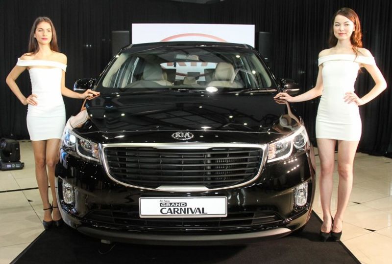 Kia motors launch carnival mpv car in Auto expo 2020 delhi