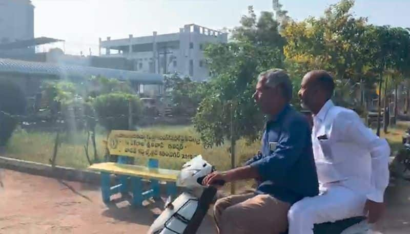 karimnagar mp bandi sanjay raiding on scooty without security