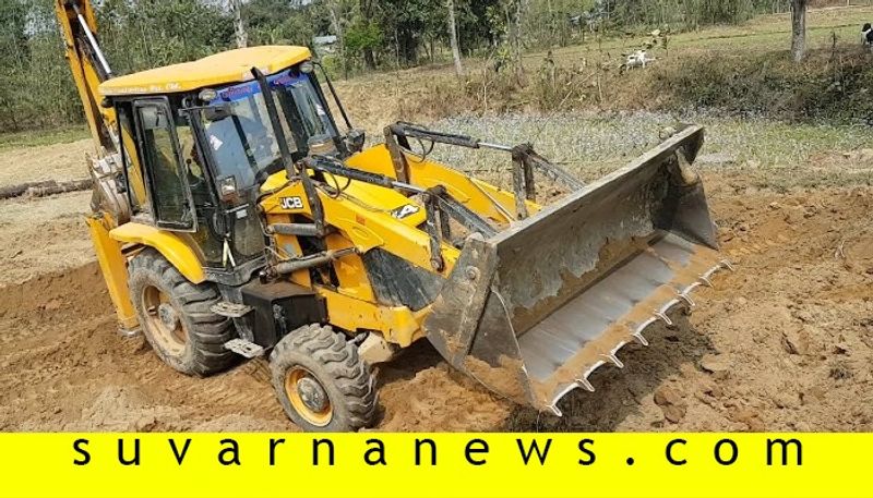 People clean land sanctioned for govt school in kolar