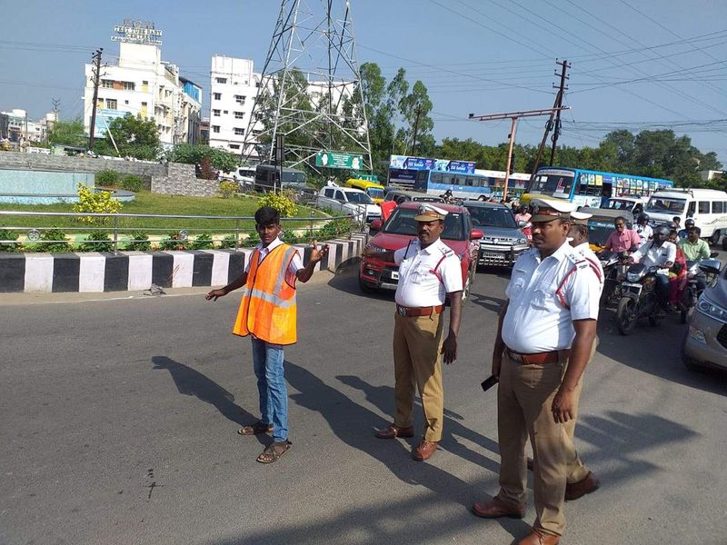 trichy court ordered youth to clear traffic for two days